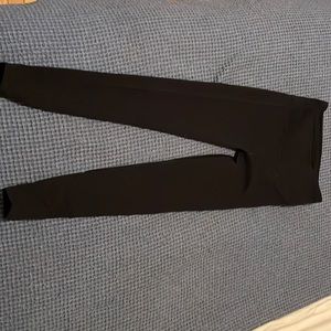 Lululemon - Sz8 perforated legging